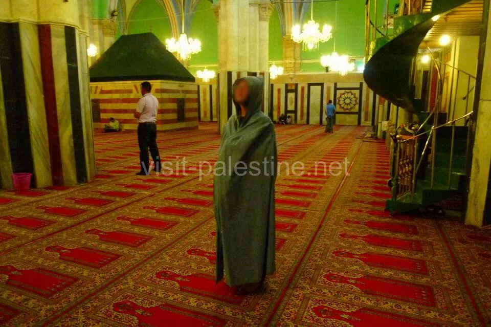 ヘブロン アブラハム・モスクの女性用ベール
