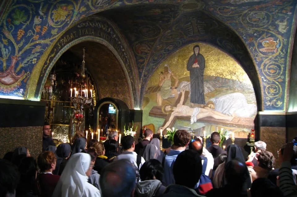 Go up to the steps on the right, next to the entrance of the Church of the Holy Sepulchre. Francisco Martins Jerusalem Via Dolorosa the 11th station