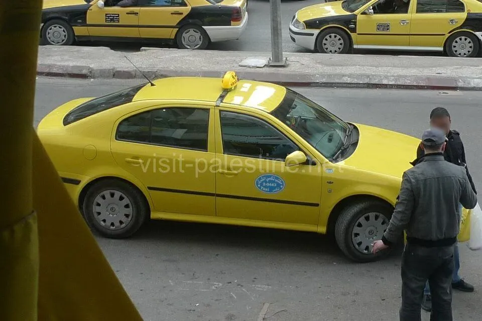Yellow cabs. Check the local prices with locals before riding on. Taxi in Palestine